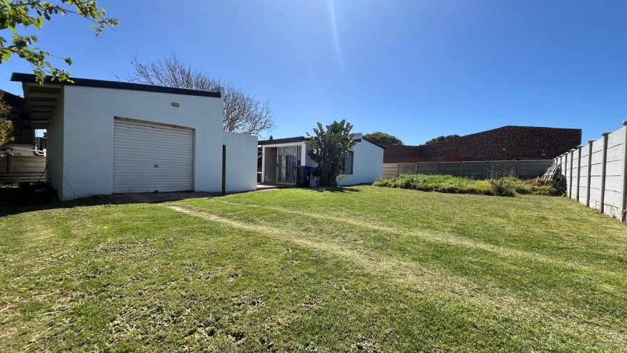 2 Bedroom Property for Sale in Paradise Beach Eastern Cape